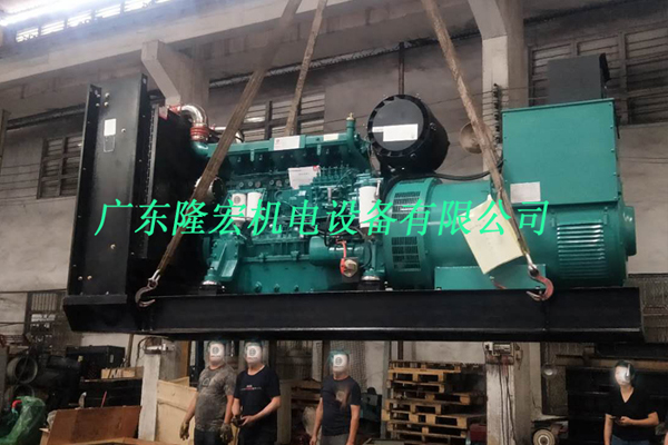 350KW濰柴動(dòng)力股份柴油發(fā)電機(jī)組、安裝完、調(diào)試發(fā)貨
